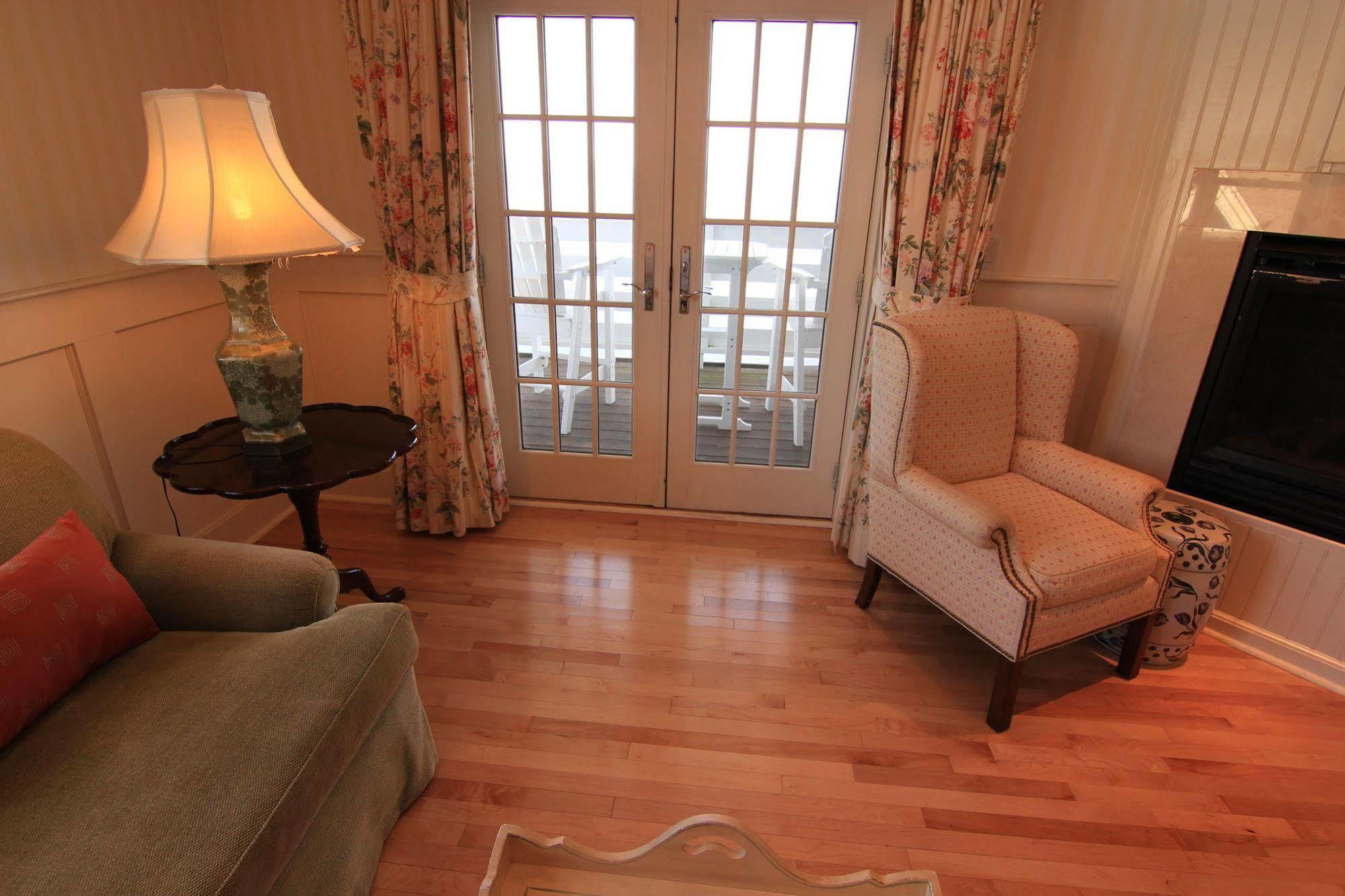 Anchor Inn Beach House بروفينس المظهر الخارجي الصورة